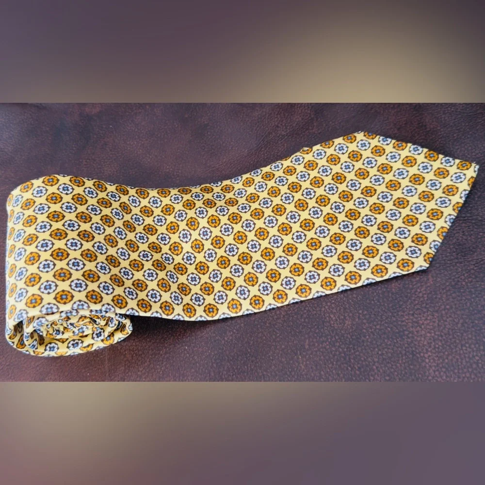 Brooks Brothers 346 Tie Men's‎ Gold Floral 100% Silk Necktie Handmade In USA